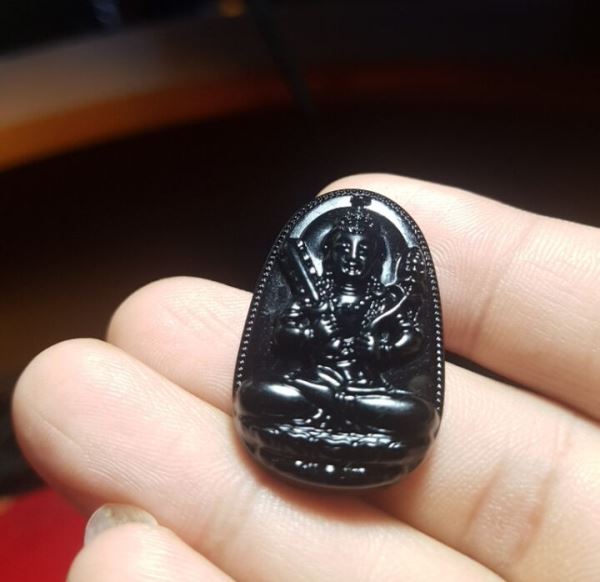 Mặt phật hư không tạng bồ tát đá mã não đen độ tuổi sửu & dần M05