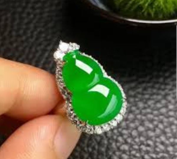 mặt dây chuyền hồ lô xanh cẩm thạch M108