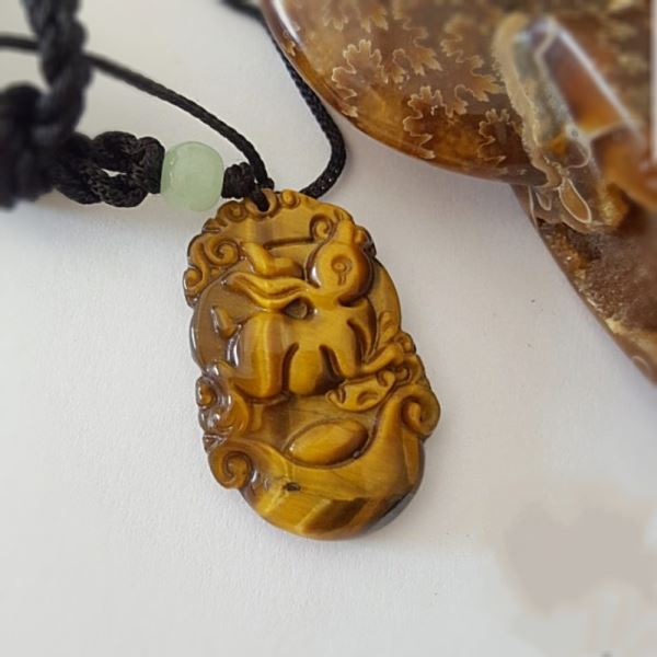 Mặt dây chuyền tuổi mão đá mắt hổ M999-4