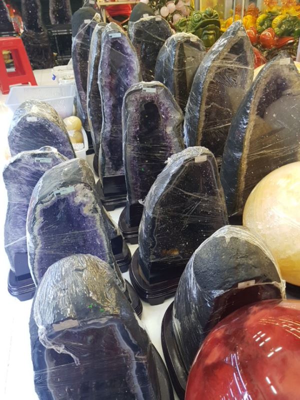 Động thạch anh tím nhỏ