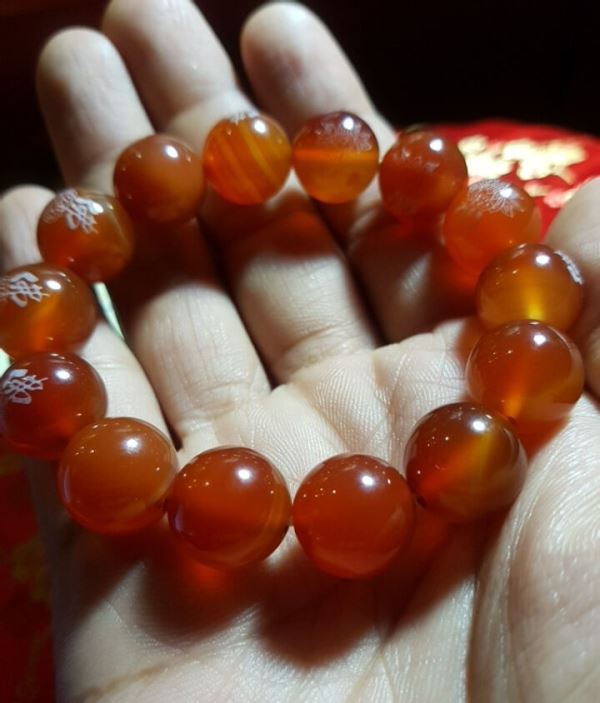 Vòng đeo mã não màu đỏ M198