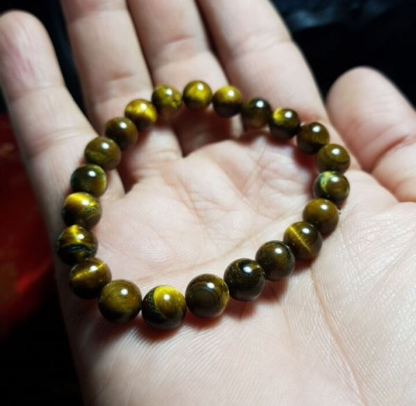 Vòng đeo tay đá mắt hổ M11